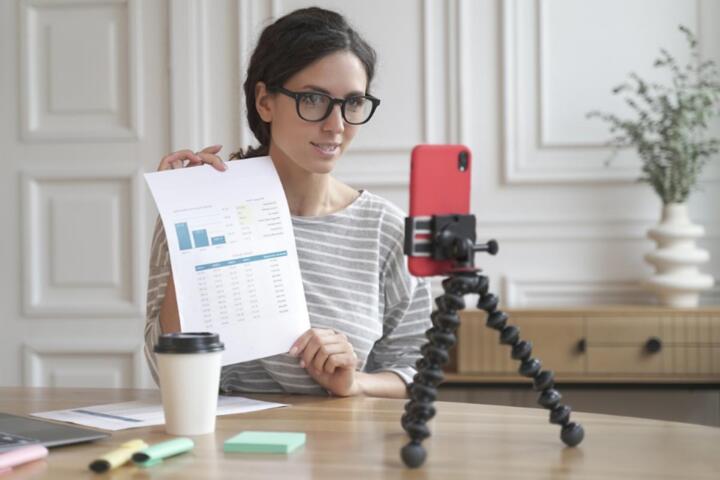 The Rise of Finfluencers: How Social Media Impacts Stocks